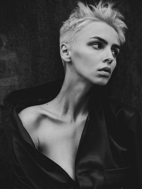 Model Ekaterina Novikova Atrone 