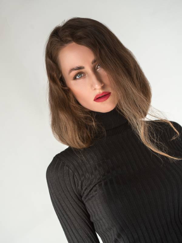 Model Anastasia Sarrah | ATR.ONE